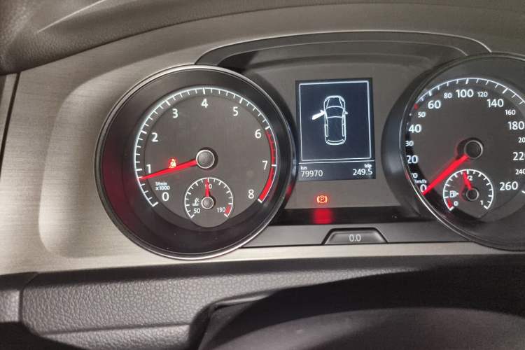 Used Volkswagen Golf 2014 1.4 TSI Manual Comfort Model Odometer Close Up