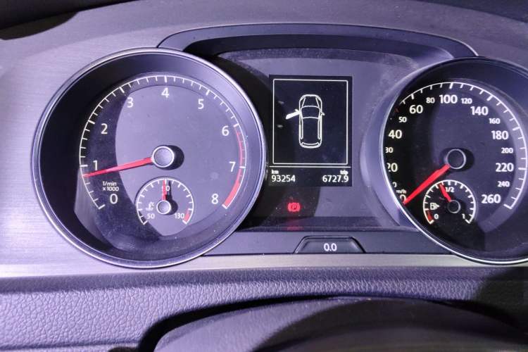 Used Volkswagen Golf 2014 1.4 TSI Manual Comfort Model Odometer Close Up