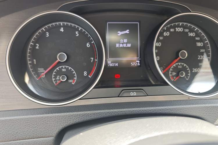 Used Volkswagen Golf 2014 1.4TSI Automatic Luxury Model Odometer Close Up