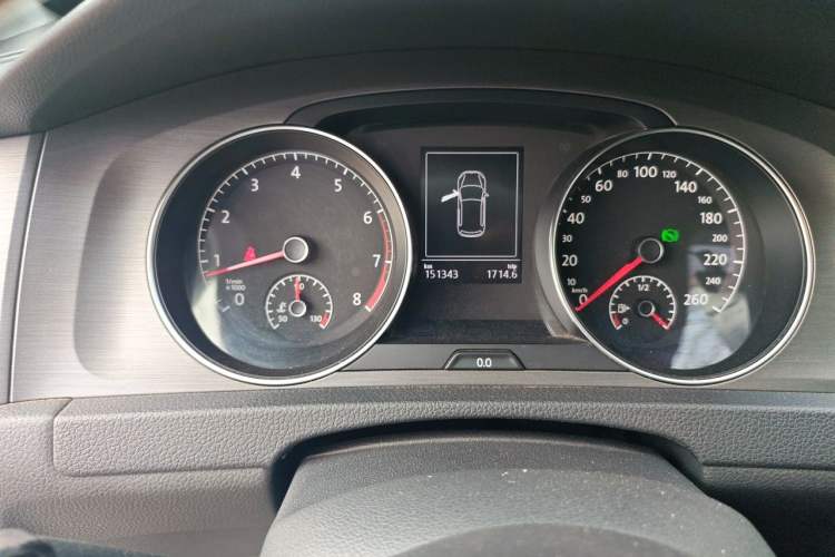 Used Volkswagen Golf 2014 1.4TSI Automatic Comfort Model Odometer Close Up