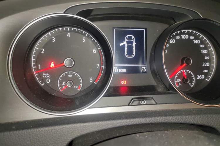 Used Volkswagen Golf 2014 1.4TSI Automatic Comfort Model Odometer Close Up