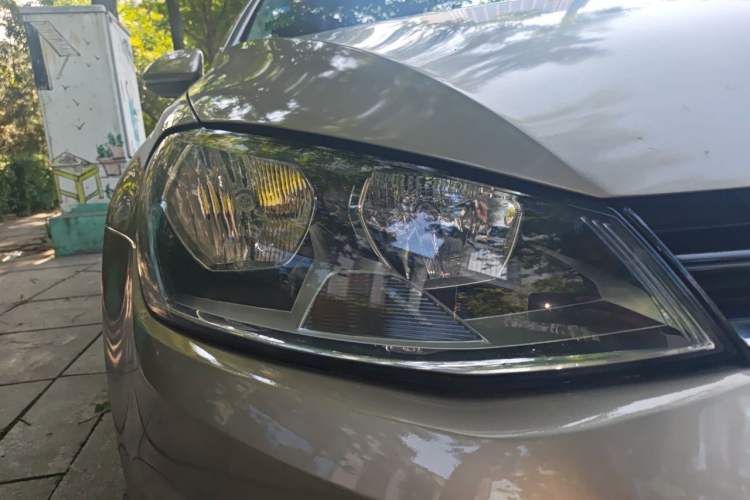 Used Volkswagen Golf 2014 1.6L Automatic Comfort Model Right Front Headlight