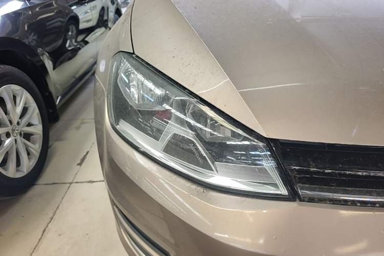 Used Volkswagen Golf 2014 1.6L Automatic Comfort Model Right Front Headlight