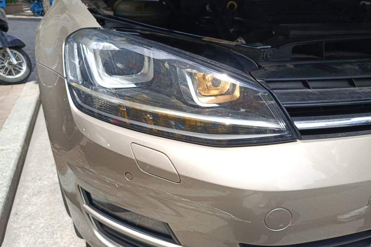 Used Volkswagen Golf 2014 1.4TSI Automatic Flagship Model Right Front Headlight