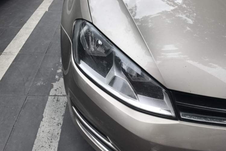 Used Volkswagen Golf 2014 1.6L Automatic Comfort Model Right Front Headlight