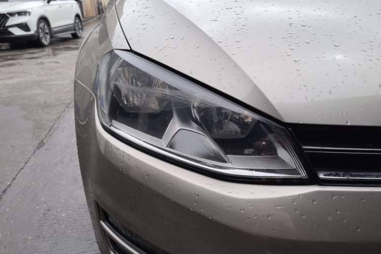 Used Volkswagen Golf 2014 1.4TSI Automatic Luxury Model Right Front Headlight