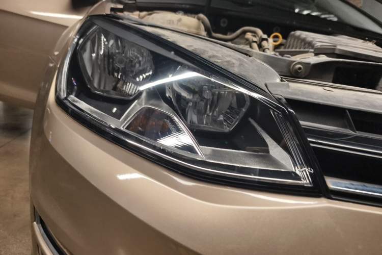 Used Volkswagen Golf 2014 1.4 TSI Manual Comfort Model Right Front Headlight