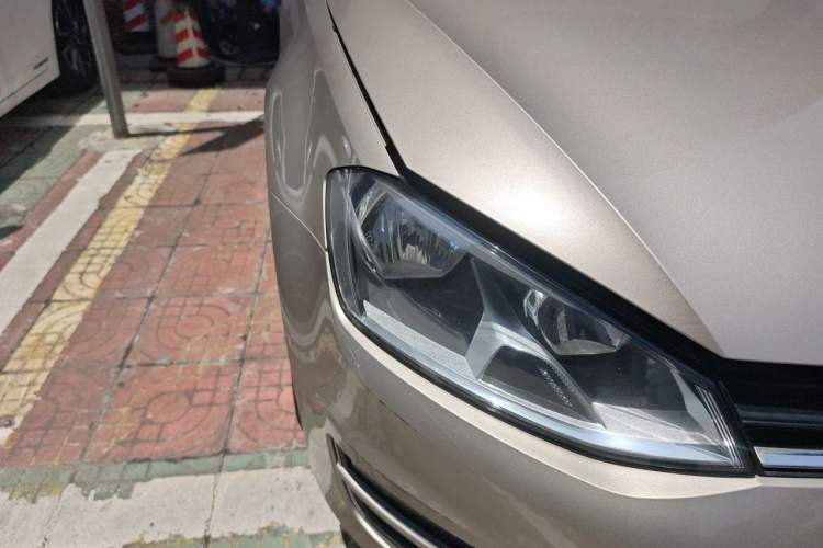 Used Volkswagen Golf 2014 1.4TSI Automatic Luxury Model Right Front Headlight