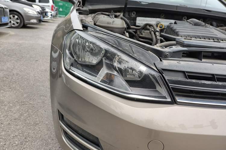 Used Volkswagen Golf 2014 1.4TSI Automatic Luxury Model Right Front Headlight