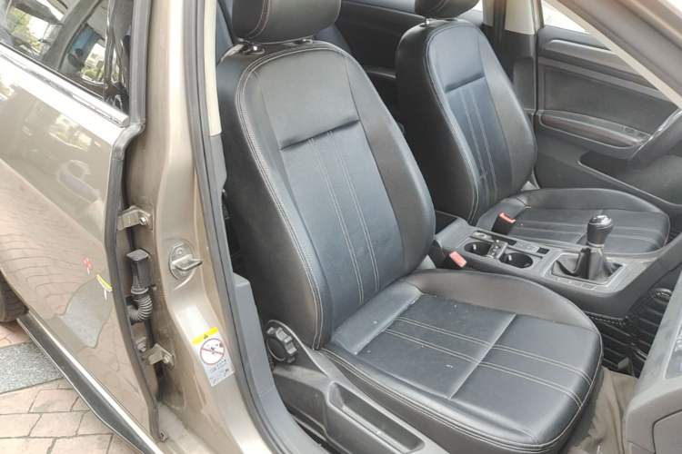 Used Volkswagen Golf 2014 1.6L Manual Fashion Edition Right Front Seat