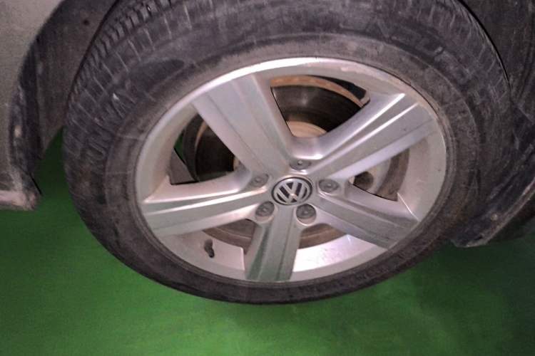 Used Volkswagen Golf 2014 1.4TSI Automatic Comfort Model Right Front Wheel Hub