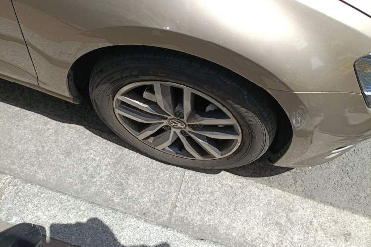 Used Volkswagen Golf 2014 1.4TSI Automatic Flagship Model Right Front Wheel Hub