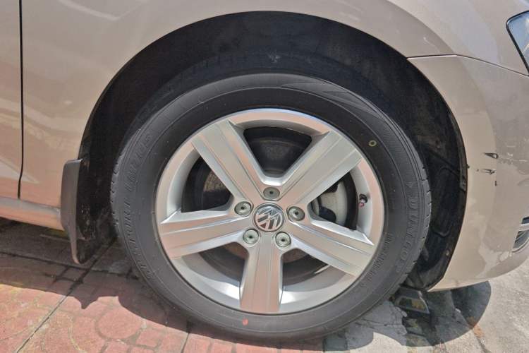 Used Volkswagen Golf 2014 1.4TSI Automatic Luxury Model Right Front Wheel Hub