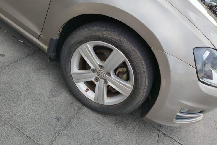 Used Volkswagen Golf 2014 1.4TSI Automatic Luxury Model Right Front Wheel Hub