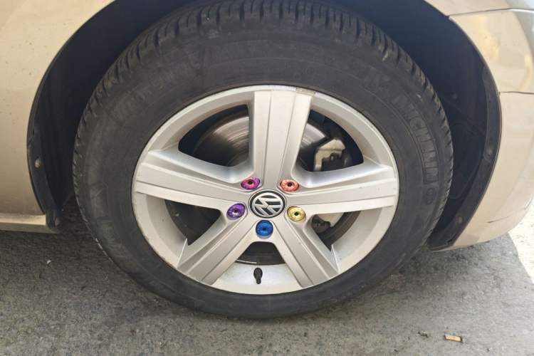 Used Volkswagen Golf 2014 1.4TSI Automatic Comfort Model Right Front Wheel Hub
