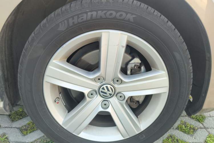 Used Volkswagen Golf 2014 1.4TSI Automatic Comfort Model Right Front Wheel Hub