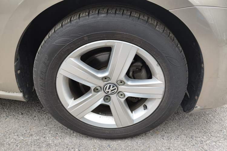 Used Volkswagen Golf 2014 1.4TSI Automatic Luxury Model Right Front Wheel Hub