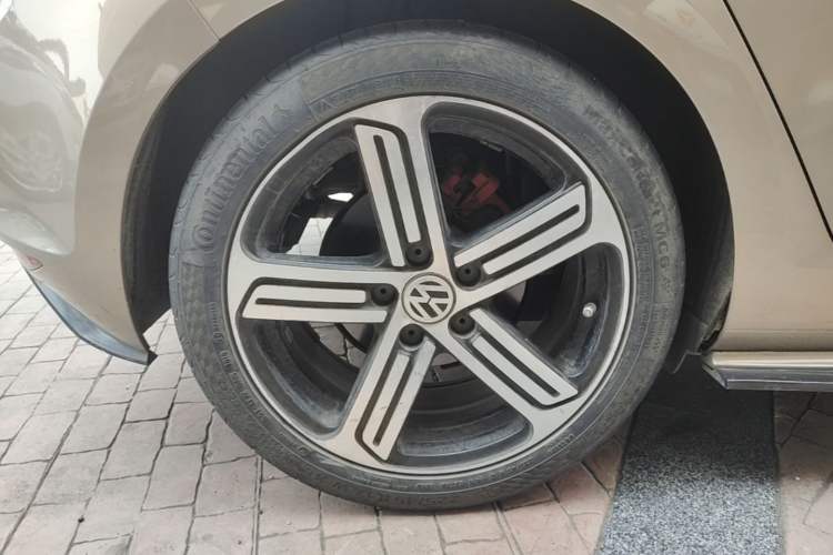 Used Volkswagen Golf 2014 1.6L Manual Fashion Edition Right Rear Wheel Hub