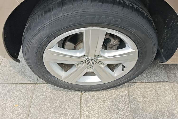 Used Volkswagen Golf 2014 1.4TSI Automatic Comfort Model Right Rear Wheel Hub