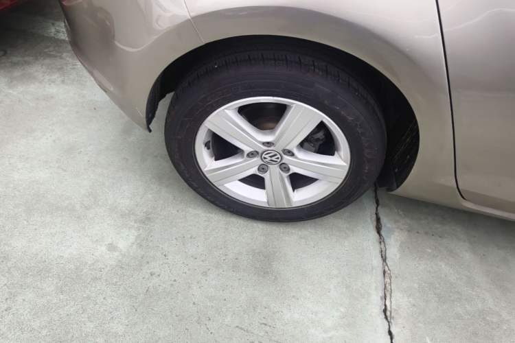 Used Volkswagen Golf 2014 1.4TSI Automatic Comfort Model Right Rear Wheel Hub
