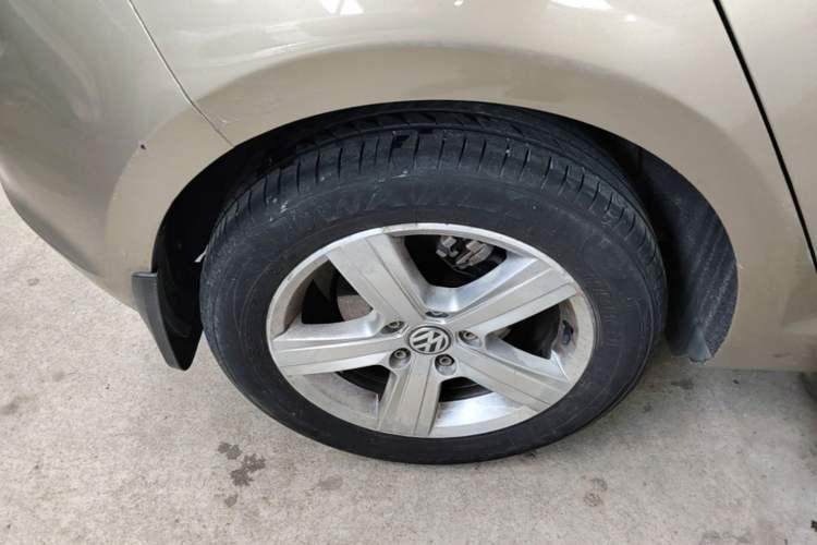Used Volkswagen Golf 2014 1.4TSI Automatic Comfort Model Right Rear Wheel Hub