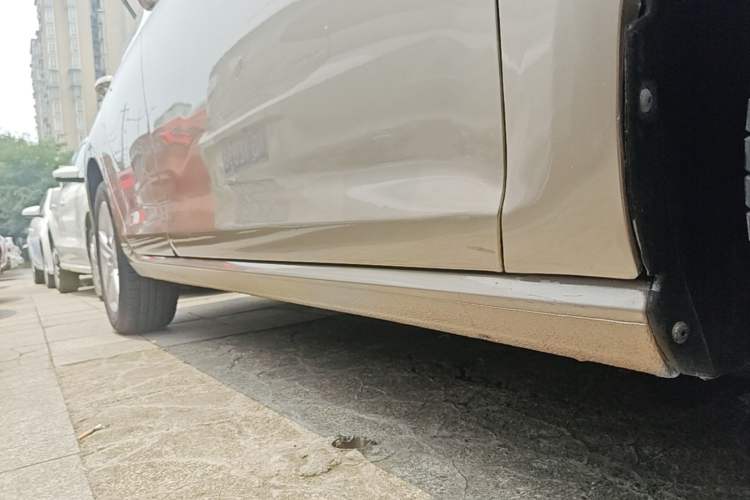 Used Volkswagen Golf 2014 1.4TSI Automatic Comfort Model Right Side Sill