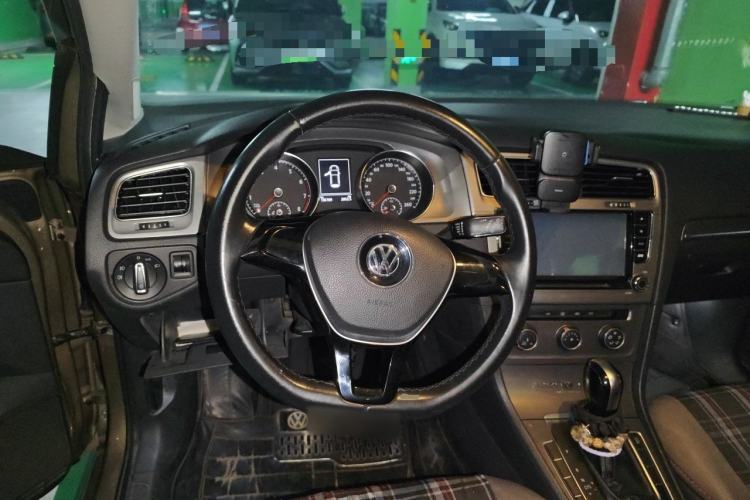 Used Volkswagen Golf 2014 1.6L Automatic Comfort Model Steering Wheel