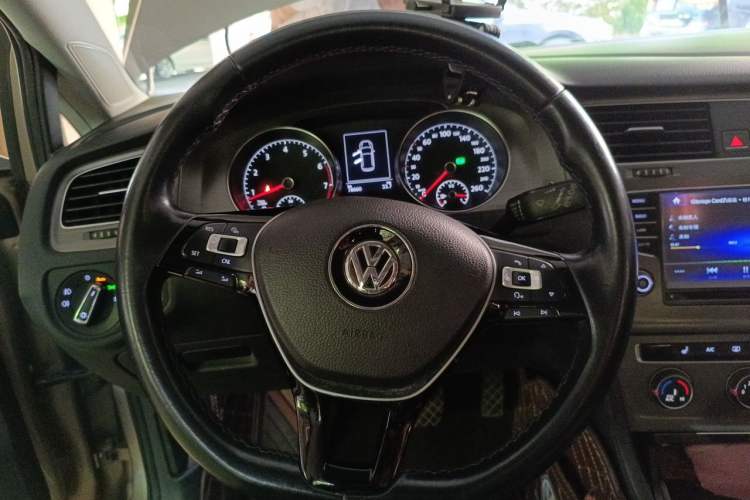 Used Volkswagen Golf 2014 1.4TSI Automatic Luxury Model Steering Wheel
