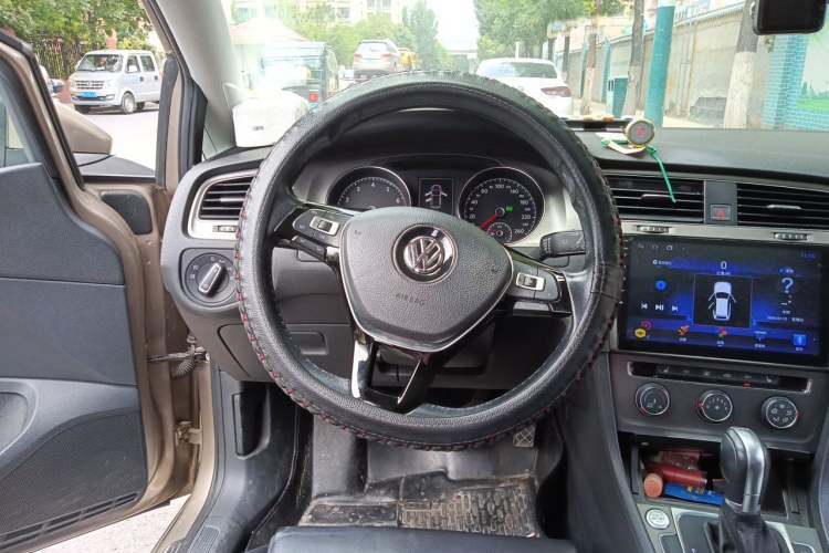 Used Volkswagen Golf 2014 1.4TSI Automatic Luxury Model Steering Wheel
