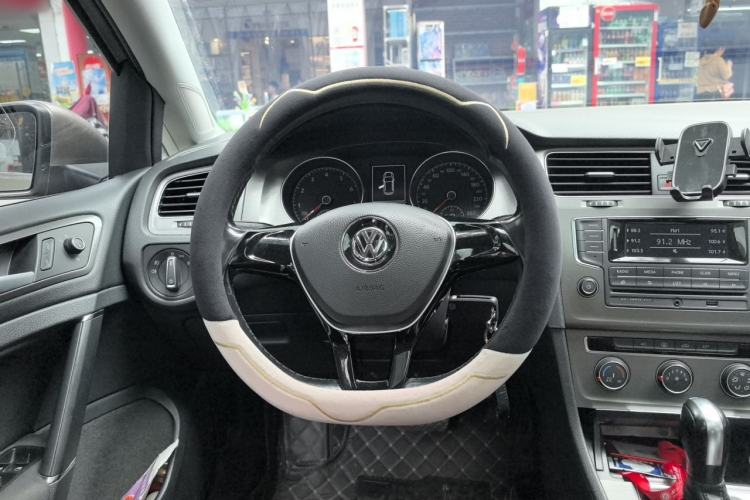 Used Volkswagen Golf 2014 1.6L Automatic Comfort Model Steering Wheel