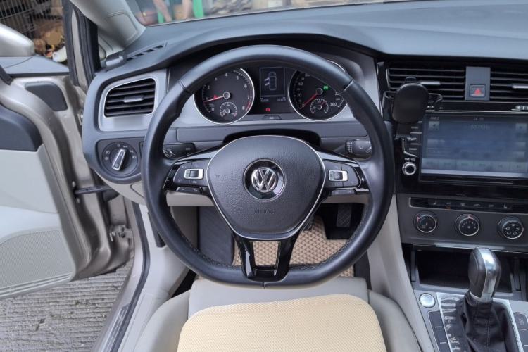 Used Volkswagen Golf 2014 1.4TSI Automatic Luxury Model Steering Wheel