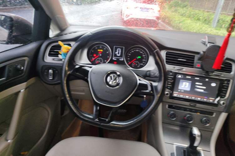 Used Volkswagen Golf 2014 1.6L Automatic Comfort Model Steering Wheel