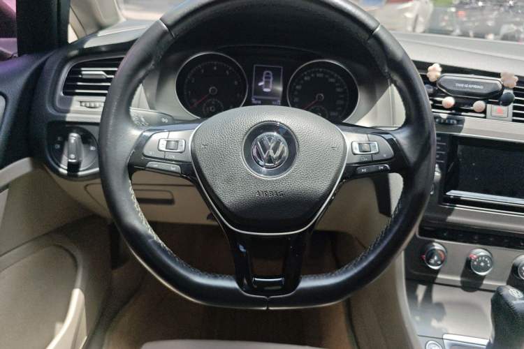 Used Volkswagen Golf 2014 1.4TSI Automatic Luxury Model Steering Wheel