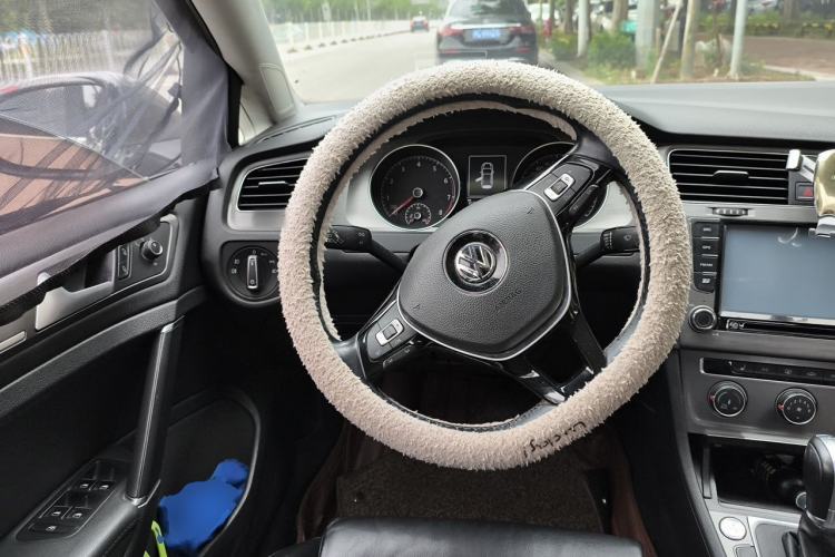 Used Volkswagen Golf 2014 1.4TSI Automatic Luxury Model Steering Wheel