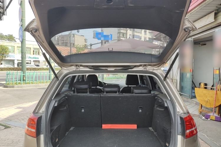 Used Volkswagen Golf 2014 1.6L Manual Fashion Edition Trunk