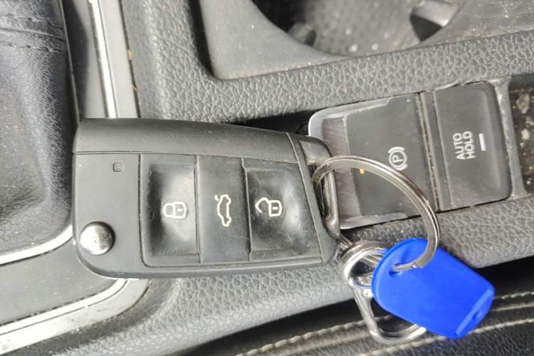 Used Volkswagen Golf 2014 1.6L Manual Fashion Edition Vehicle Key