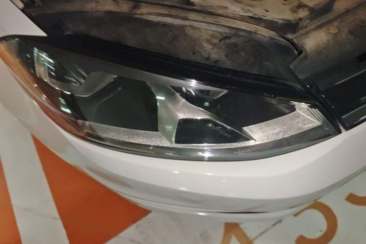 Used Volkswagen Golf 2014 1.4TSI Automatic Comfort Model Right Front Headlight