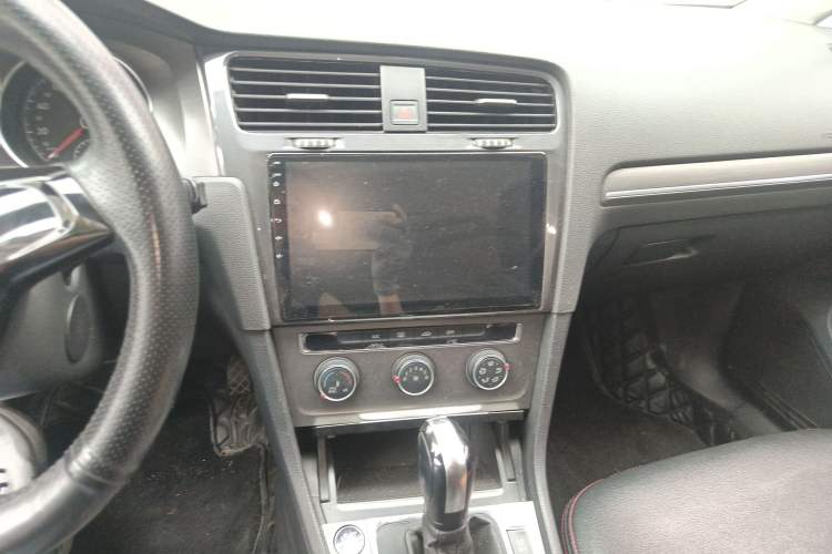 Used Volkswagen Golf 2014 1.4TSI Automatic Comfort Model Audio And AC Panel