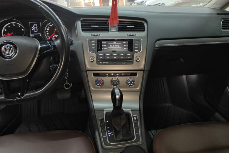 Used Volkswagen Golf 2014 1.4TSI Automatic Comfort Model Audio And AC Panel