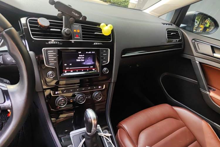 Used Volkswagen Golf 2014 1.4TSI Luxury Travel Edition Audio And AC Panel