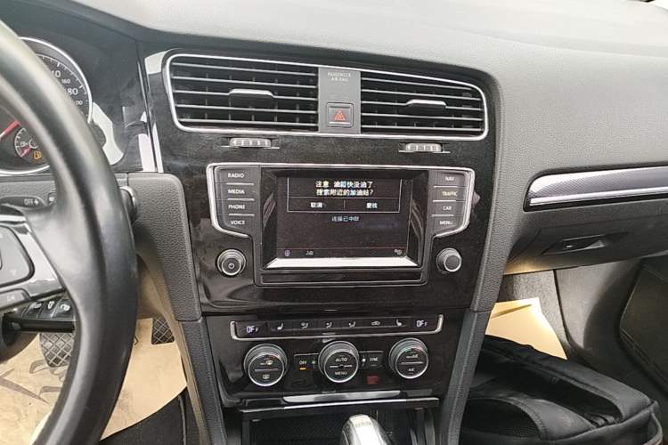 Used Volkswagen Golf 2014 1.4TSI Luxury Travel Edition Audio And AC Panel