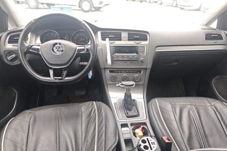 Used Volkswagen Golf 2014 1.4TSI Automatic Comfort Model Center Console