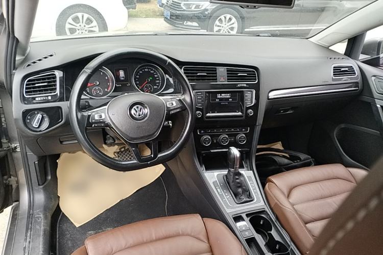 Used Volkswagen Golf 2014 1.4TSI Luxury Travel Edition Center Console
