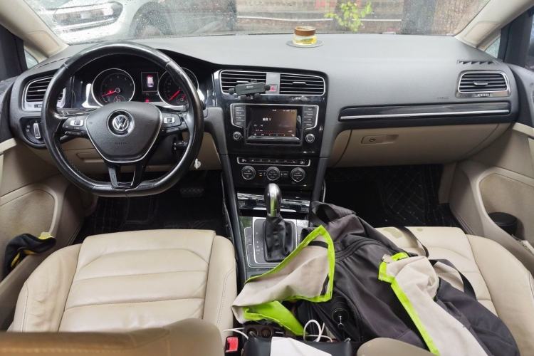 Used Volkswagen Golf 2014 1.4TSI Luxury Travel Edition Center Console