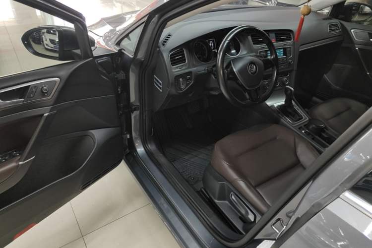 Used Volkswagen Golf 2014 1.4TSI Automatic Comfort Model Driver Seat