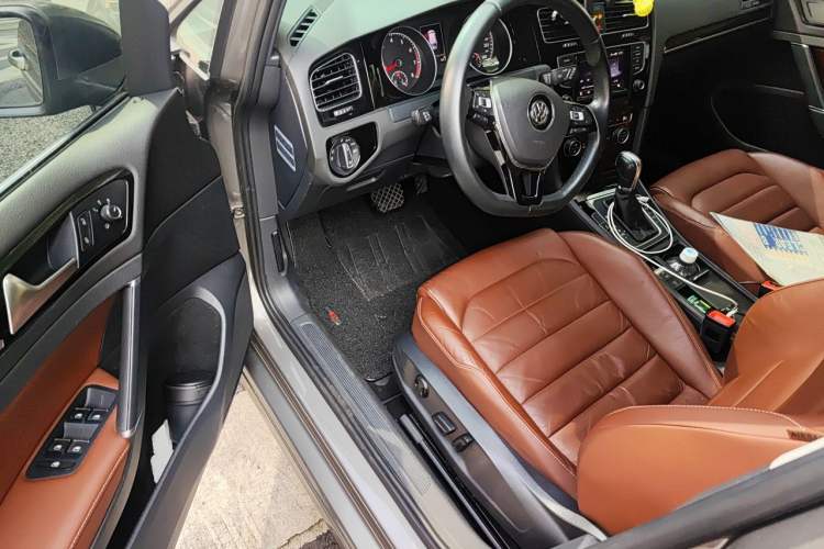 Used Volkswagen Golf 2014 1.4TSI Luxury Travel Edition Driver Seat