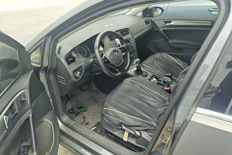 Used Volkswagen Golf 2014 1.4TSI Automatic Comfort Model Driver Seat