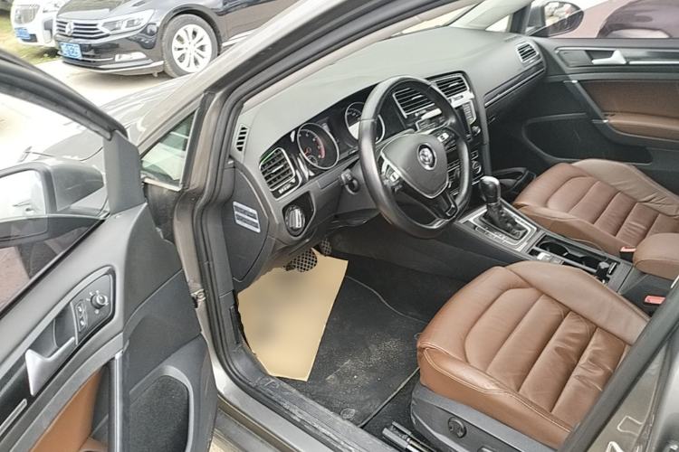Used Volkswagen Golf 2014 1.4TSI Luxury Travel Edition Driver Seat