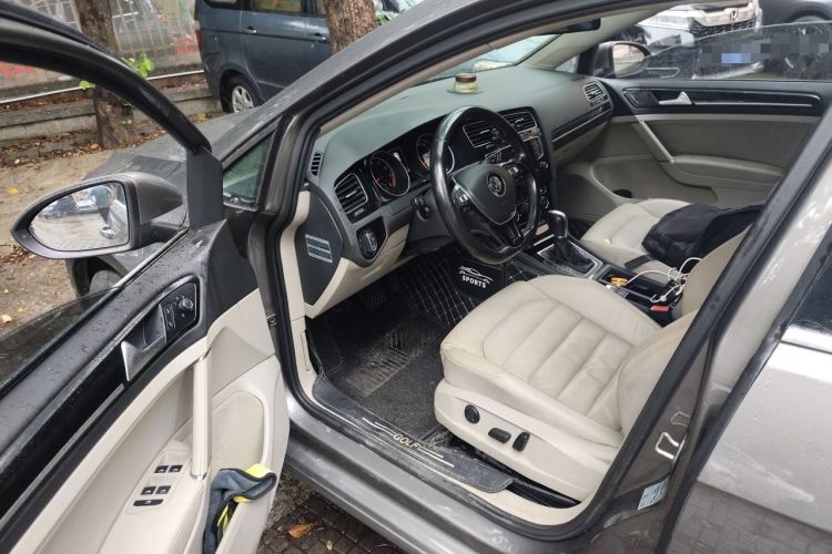 Used Volkswagen Golf 2014 1.4TSI Luxury Travel Edition Driver Seat