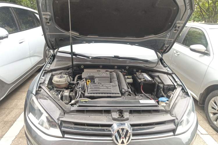 Used Volkswagen Golf 2014 1.4TSI Automatic Comfort Model Engine Bay